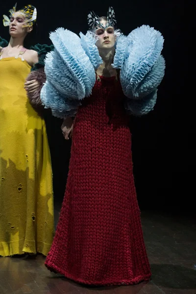 Look 3
